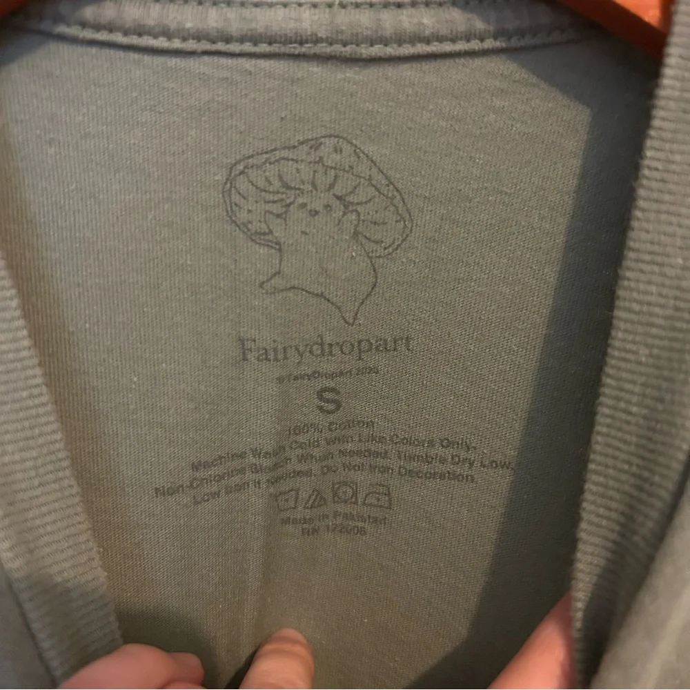 🍄🧋Green Hot Topic T-Shirt with Mushrooms Sipping Boba Graphic - Picture 4 of 4